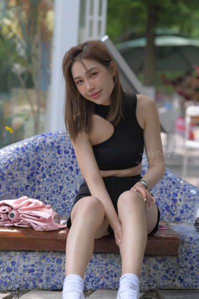 M207 黑色牛仔热裤美女-瑜姿