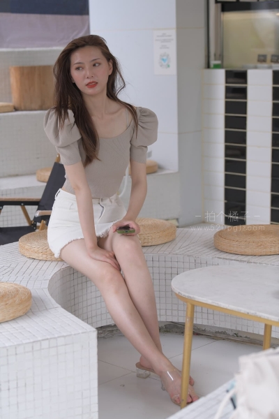 M084 白裙美女