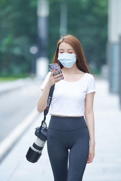 M111 美女摄影师