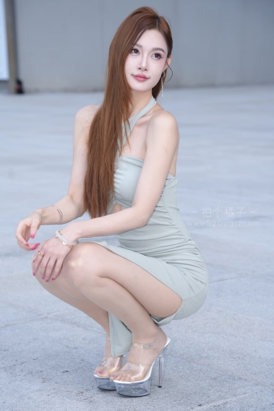 J1201 简约挂脖镂空裙-美月
