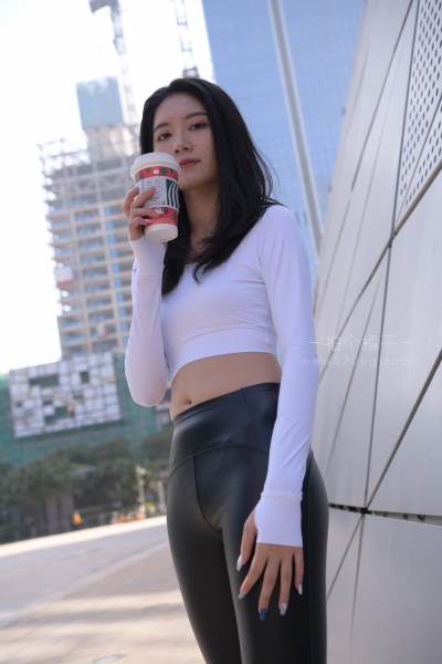 M083 皮裤黑白搭配