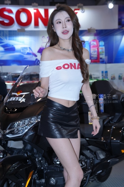 J822 小皮裙完美衬托身材