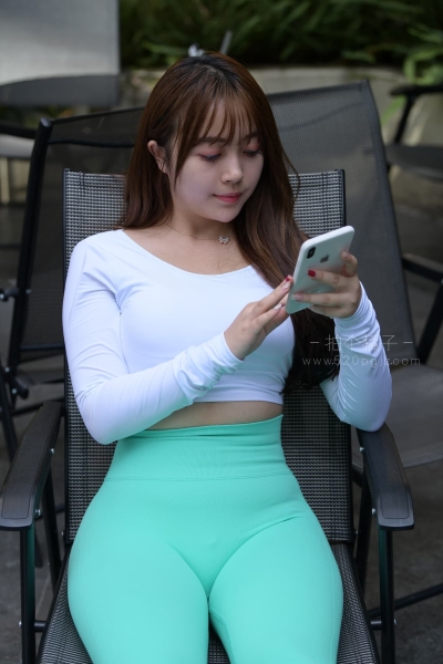 M311 绿色瑜伽裤女孩-宅宅
