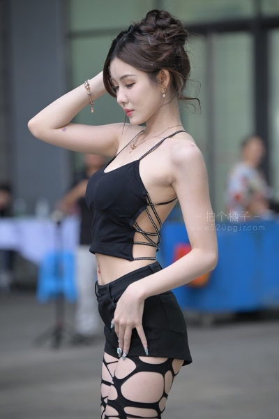 J1112 撕裂网袜-小雯