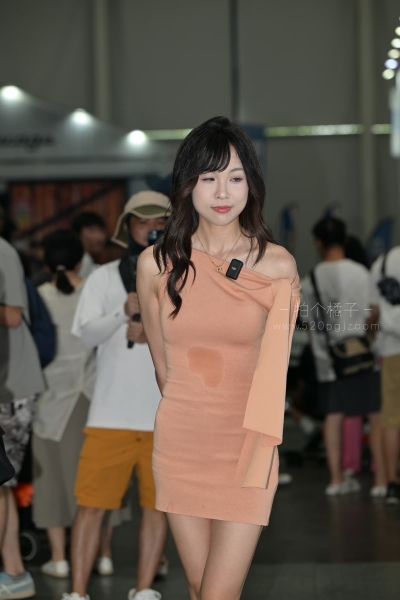 J846 短裙彰显好身材