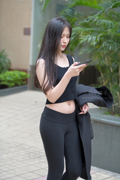 M223 极品黑色瑜伽裤美女-可可