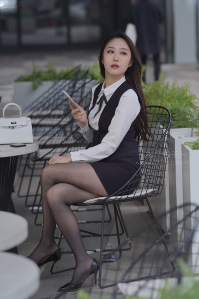 M318 和漂亮女职员的下午茶时光-玲玲