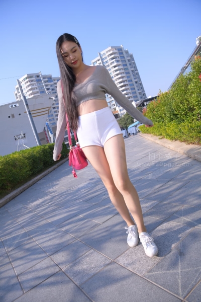 M078 白色热裤美女-初夏