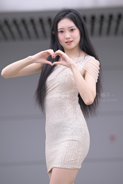 J1205 甜美可爱小妹